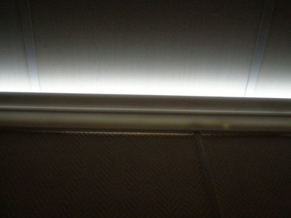 Закарнизная подсветка потолка светодиодными лентами